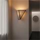 Aplique de Pared Triangular de Rafia Gris | Serie RITA